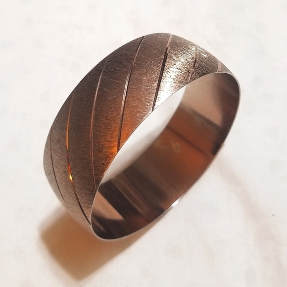 VINTAGE Brushed Golden Coppery Bangle Bracelet - Picture 4 of 6